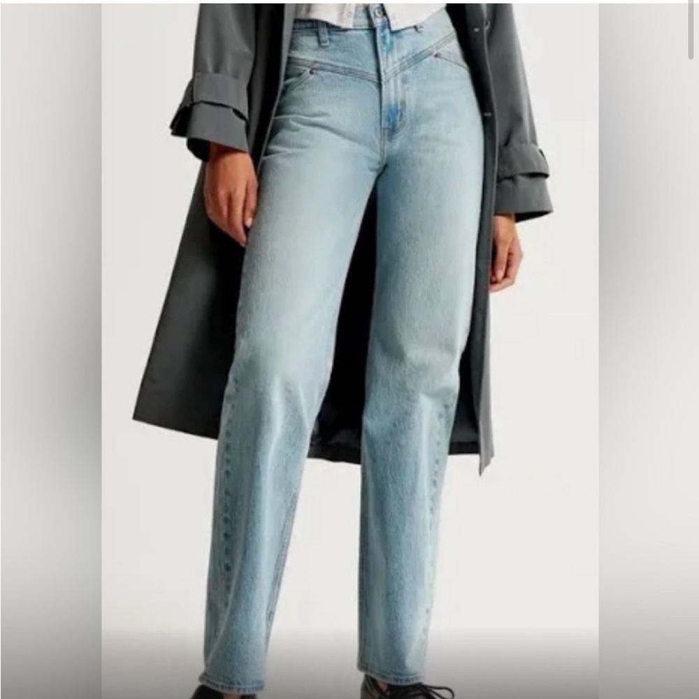 Abercrombie 90s High Rise Relaxed Jean w/ yoke waistband